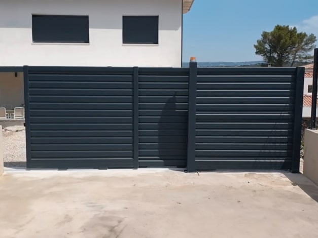 Porte en aluminium